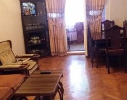 იყიდება 2.5 ოთახიანი გარემინტებული ბინა