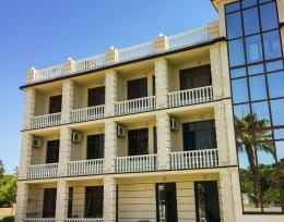 სასტურო Golden House Anaklia