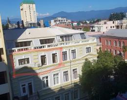 ქირავდება 3ოთახიანი  ბინა  ბათუმის ცენტრში