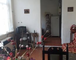 ქირავდება ეზოიანი სახლი