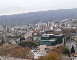 იყიდება 300 არაგველების მეტროსთან