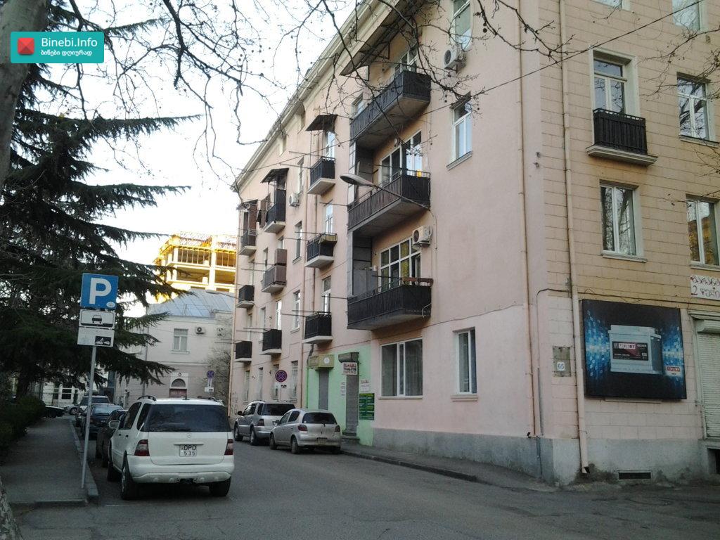 იყიდება 2,5 ოთახიანი ბინა წერეთელზე