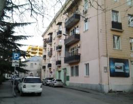 იყიდება 2,5 ოთახიანი ბინა წერეთელზე