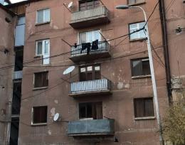 იყიდება 4 ოთახიანი ბინა