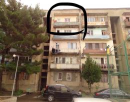 იყიდება 3 ოთახიანი ბინა მე -4 სკოლასთან.. დეტალები პირადში