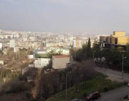 ქირავდება 3 ოთახიანი 2 საძინებლით