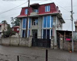 ქირავდება3 სართულიანი სახლი