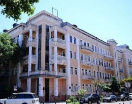 ქირავდება 4 ოთახიანი ბინა ბათუმის ცენტრში