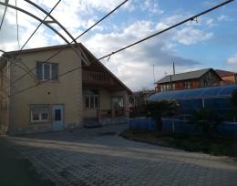 Qiravdeba SAXLI!