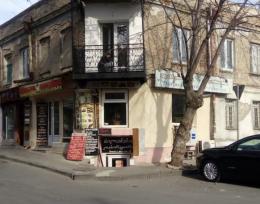 ქირავდება 2 ოთახიანი ვარდის მოედანზე