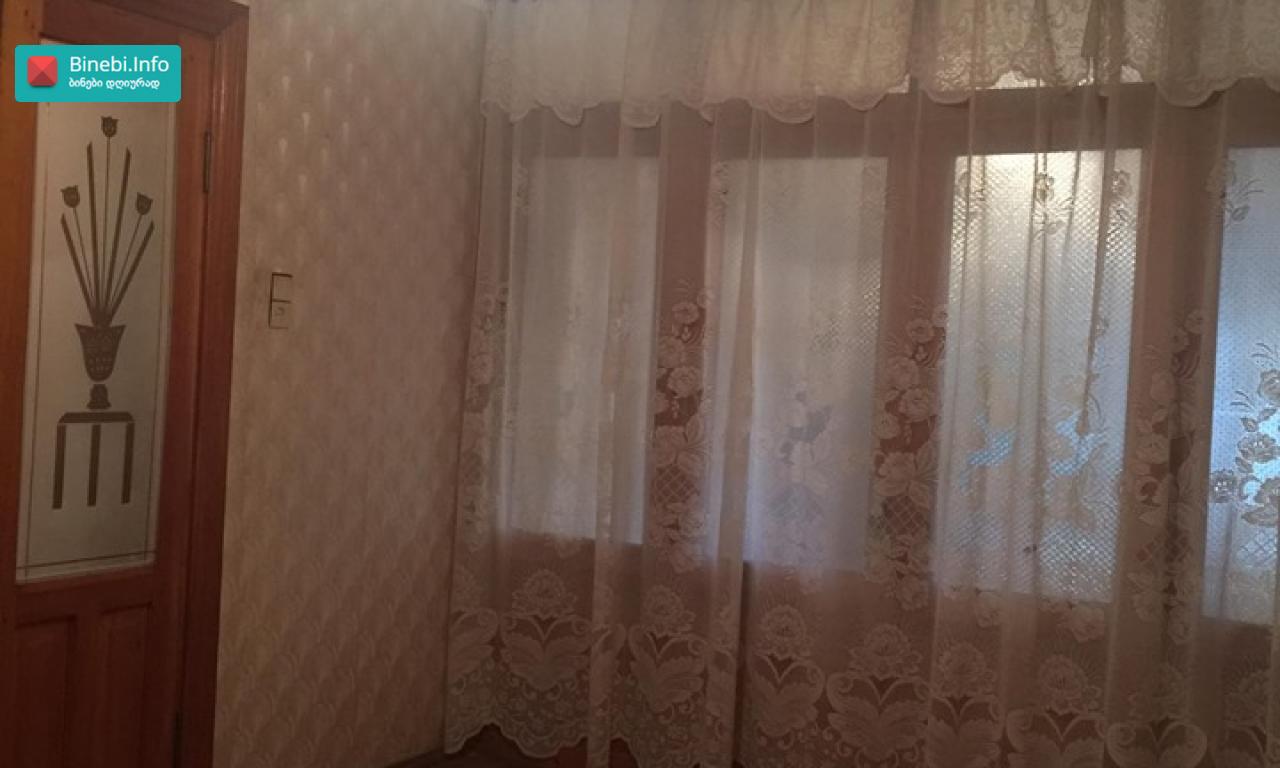 იყიდება 3 ოთახიანი ბინა გარაჟით და სარდაფით