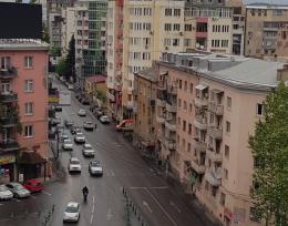 ქირავდება 3 ოთახიანი ახალაშენებულ კორპუსში