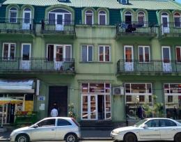 ბათუმში ქირავდება ოთახები კერძო სახლში ქალაქის ცენტრში
