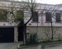 იყიდება ორი სახლი ერთ ნაკვეთზე