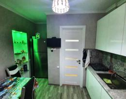 იყიდება 4ოთახიანი  ბინა