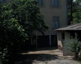 იყიდება 3სართულიანი სახლი
