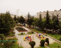 ქუთაისში პრესტიჟულ უბანში, ზასტავაზე, კიკვიძის ძეგლთან ქირავ