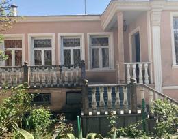 იყიდება დიდი ორსართულიანი სახლი ქუთაისში