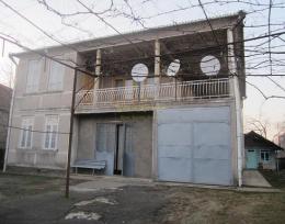 გირავდება კერძო სახლი საჩხერეში, საუკეთესო პირობებით.