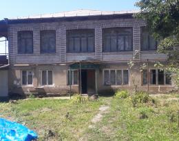 გირავდება სახლი საჩხერეში