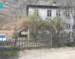 იყიდება 2 სართულიანი სახლი